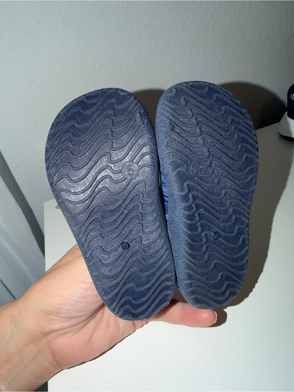 Old Navy Navy and Light Blue Kids Water Shoes